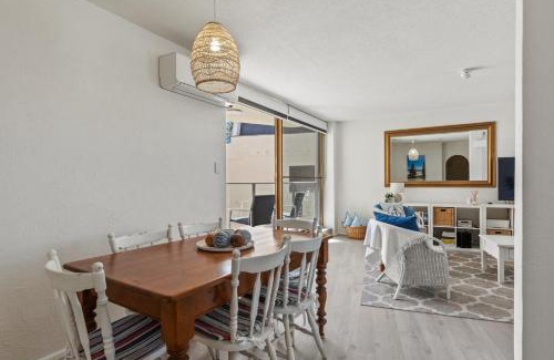 Glenelg Apartment | 2-Bed Coastal Escape Steps from the Sand