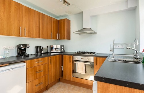 Deal Cottage | 2 Bed Cottage - Sleeps 7 - Pets - Parking - Garden