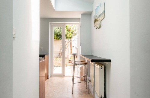 Deal Cottage | 2 Bed Cottage - Sleeps 7 - Pets - Parking - Garden