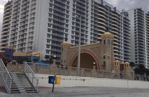 Daytona Beach Condo | 2 BED DLX WYNDHAM OCEAN WALK 4/9- 13, CHEER WEEK WED-SUN SLEEP 8