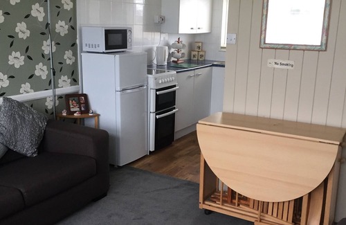 Great Yarmouth Ski Chalet | 2 bed dog Friendly Chalet on Sunbeach Scratby