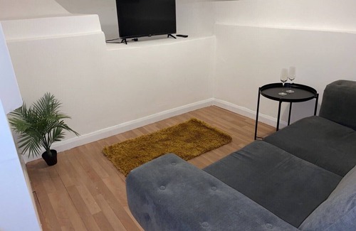 Stockwell Apartment | 2 Bed Flat 10 minutes From Central London, King Size Bed