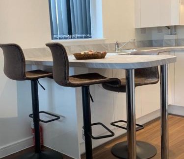 West Thurrock Apartment | 2 Bed Flat- Direct Links to Central London