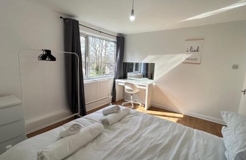 Purley Apartment | 2 bed flat in Purley Less than 30 minutes to central London