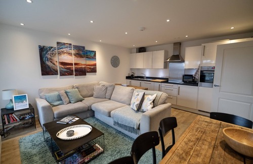 Wandsworth Common Apartment | 2 bed flat in Wandsworth/Balham modern/spacious light -boutique hotel experience
