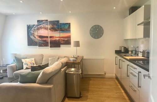 Wandsworth Common Apartment | 2 bed flat in Wandsworth/Balham modern/spacious light -boutique hotel experience