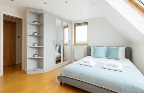 Acton Apartment | 2 Bed Flat near Acton Park