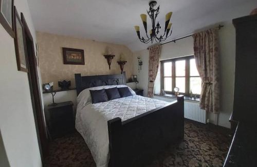 Longnor Apartment | 2 Bed Flat - Sleeps 3 - Parking - Wifi