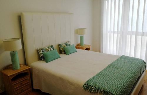 Nazare Apartment | 2 Bed Flat - Sleeps 4 - Parking - Wifi