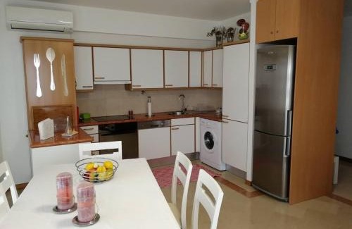 Nazare Apartment | 2 Bed Flat - Sleeps 4 - Parking - Wifi
