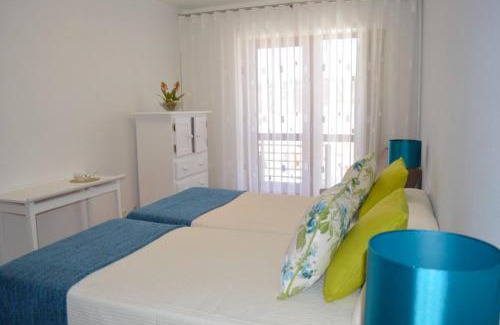 Nazare Apartment | 2 Bed Flat - Sleeps 4 - Parking - Wifi