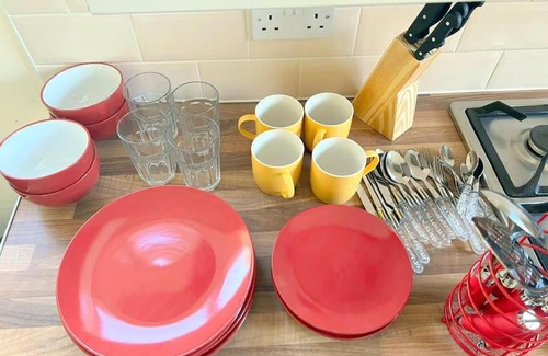 Wallington North Apartment | 2-bed Flat - Wallington - 6min walk to station