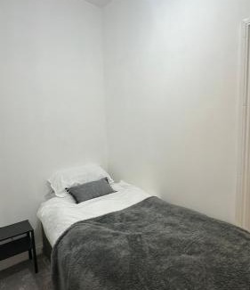 Adamsdown Apartment | 2-bed flat with free parking