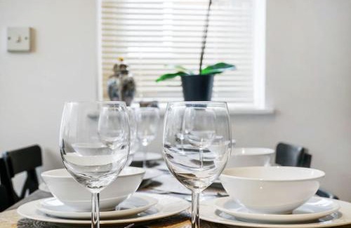 Tulse Hill Apartment | 2 Bed Garden Flat Sleeps 6 Close to Brixton