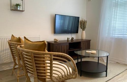 Stroud Green Apartment | 2 Bed Ground Floor, Boho Chic Garden Flat with Parking