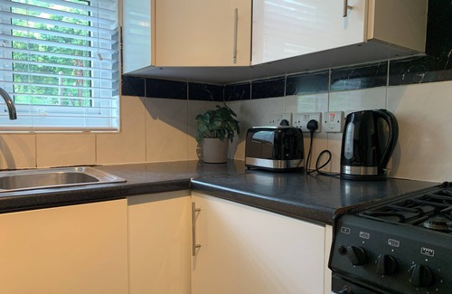 Stroud Green Apartment | 2 Bed Ground Floor, Boho Chic Garden Flat with Parking