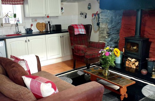 Tanygrisiau House | 2 Bed House - Sleeps 3 - Garden - Parking - Wifi