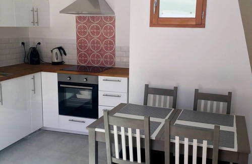 Marseillan House | 2 bed House to rent in Marseillan village centre, large roof terrace