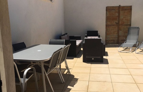 Marseillan House | 2 bed House to rent in Marseillan village centre, large roof terrace