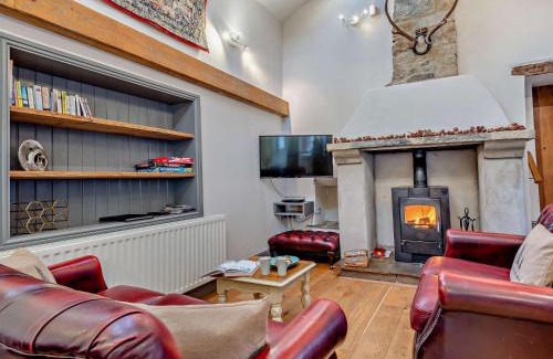 Bakewell House | 2 Bed in Bakewell 94155