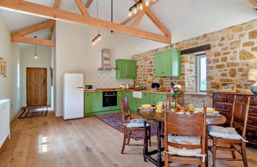 Beaminster House | 2 Bed in Beaminster 94406
