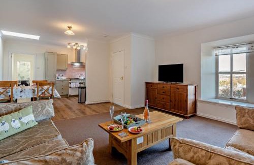 Biggar House | 2 Bed in Biggar 95516