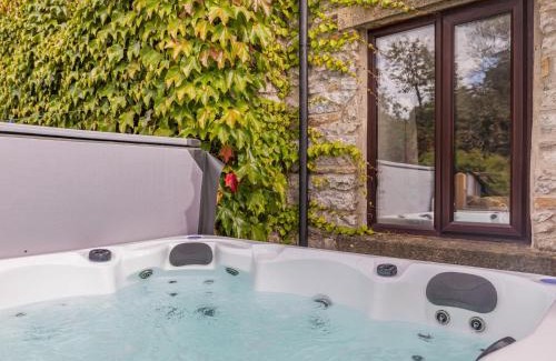 Hope Valley House | 2 Bed in Bradwell 94552