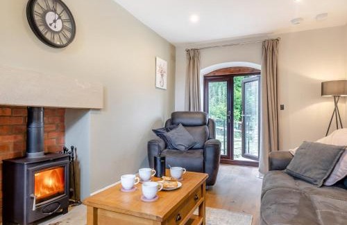 Hope Valley House | 2 Bed in Bradwell 94552