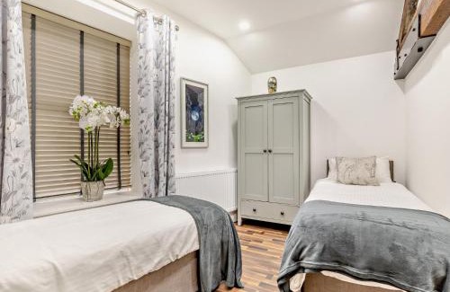 New Mills House | 2 Bed in Buxton 94058