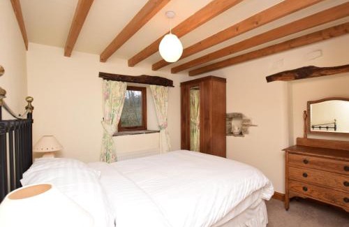 Hope Valley House | 2 Bed in Hope PK431