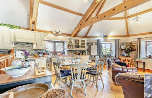 Liskeard House | 2 Bed in Looe TRERO