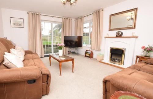 Pembroke House | 2 Bed in Pembroke 47640