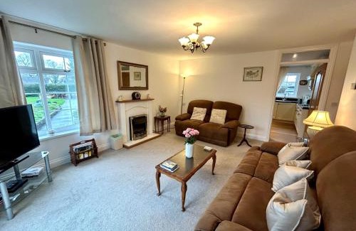 Pembroke House | 2 Bed in Pembroke 47640