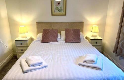 Pembroke House | 2 Bed in Pembroke 47640