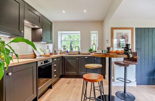Richmond House | 2 Bed in Richmond 94752