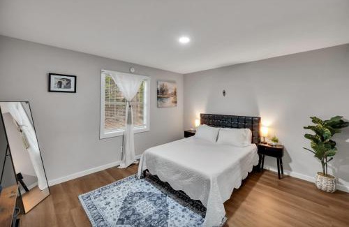Bynum House | 2 Bed, Moroccan style Tvs,Kids Essentials, Crib,walk to Golf