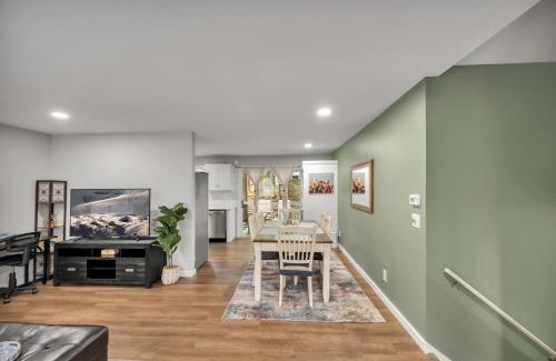 Bynum House | 2 Bed, Moroccan style Tvs,Kids Essentials, Crib,walk to Golf