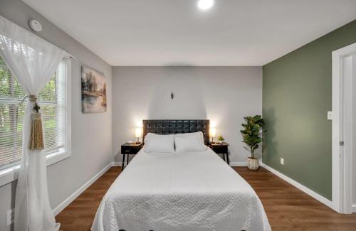 Bynum House | 2 Bed, Moroccan style Tvs,Kids Essentials, Crib,walk to Golf