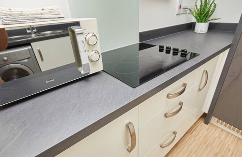 Derby House | 2 Bed Premium House - Driveway Parking - Royal Derby Hospital 3 mins Walk