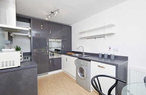 Derby House | 2 Bed Premium House - Driveway Parking - Royal Derby Hospital 3 mins Walk