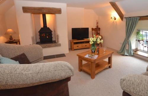 Newton Saint Cyres House | 2 bed property in Tedburn St Mary MEDVI