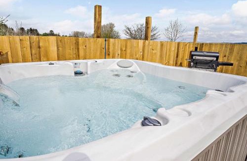 Llanybydder House | 2 bed property in Brynteg West Wales 81353