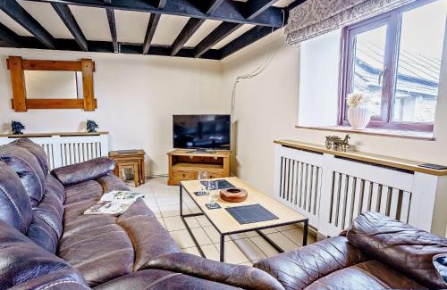Llanybydder House | 2 bed property in Brynteg West Wales 81353