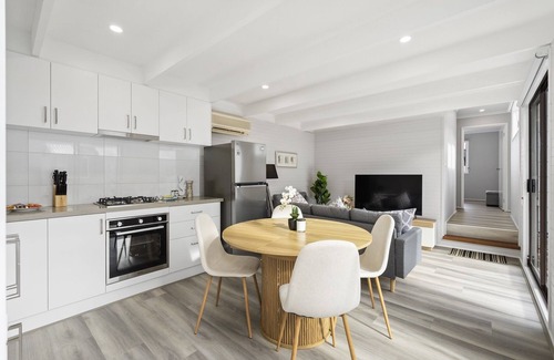 Rosebud Apartment | 2-Bed Rosebud Apartment with BBQ & Garden
