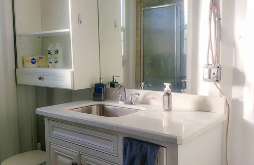 Estrella Cottage | 2-Bed Shipping Container w/High-Speed Internet"