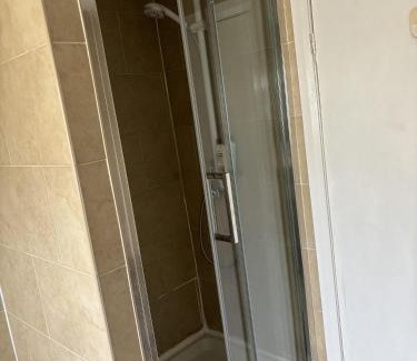Llanelli Apartment | 2 Bed-Sleeps 4-Sea View-Pet Friendly-Parking