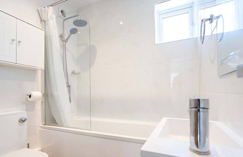 Grimsby House | 2 Bed - Sleeps 6 - Caravan Thorpe Park - Cleethorpes