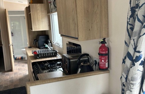 Cowes Cabin | 2 Bed-sleeps 6-pets-private - Parking sea 3mins