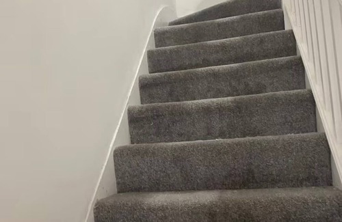 Hendon Apartment | 2 bed Sunny London Apartment - Sleeps 4 & Parking