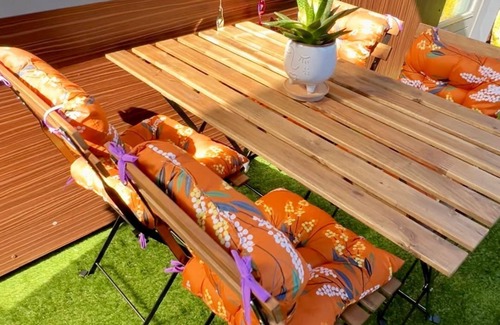 South Bermondsey Apartment | 2 bed with a Huge balcony with your own mini garden and swing chair & more